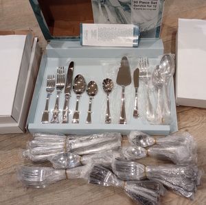 PRICE DROP! $140 TOWLE  Beautiful 90Piece flatware service set for 12